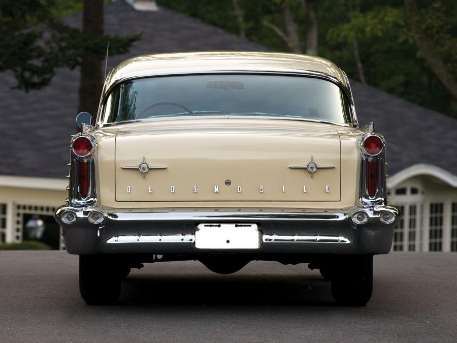  Oldsmobile Super 88 Holiday Sedan 1958 года  (фото 8 из 10)